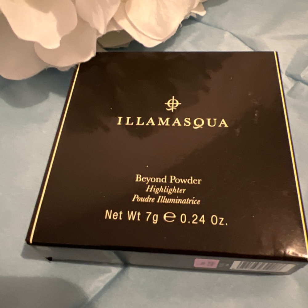 Highlighter Powder - Picture 3 of 7